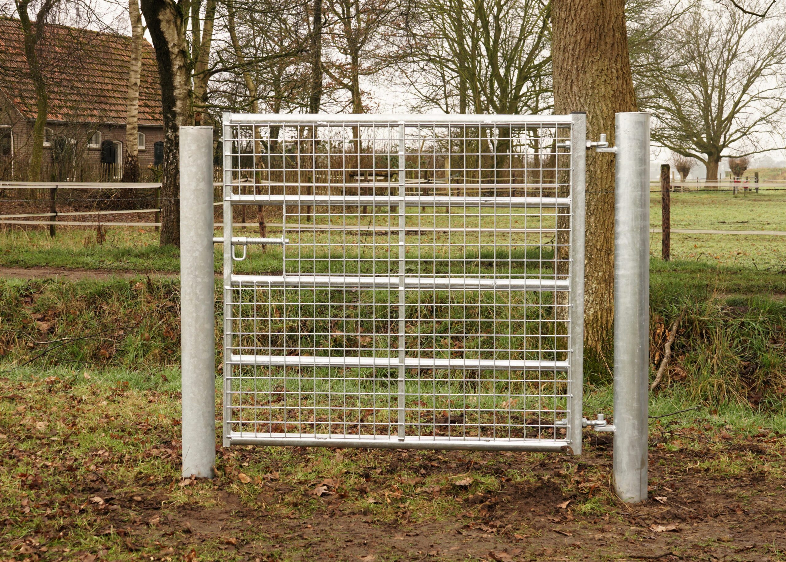 Weidepoort 5 spijlen vol gaas 122 cm