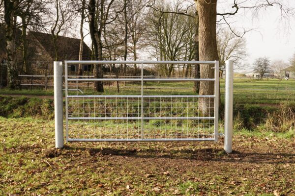 Weidepoort 7 spijlen half gaas 213 cm Weidepoort 7 spijlen half gaas 213 cm